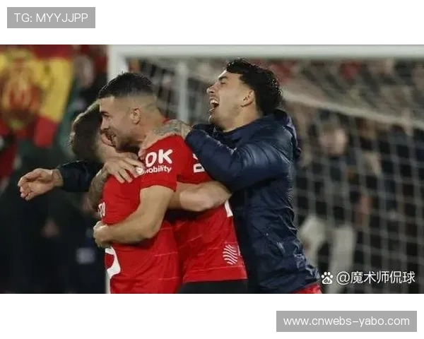 弗赖堡2-1逆转十人汉堡，马塔诺维奇83分钟绝杀